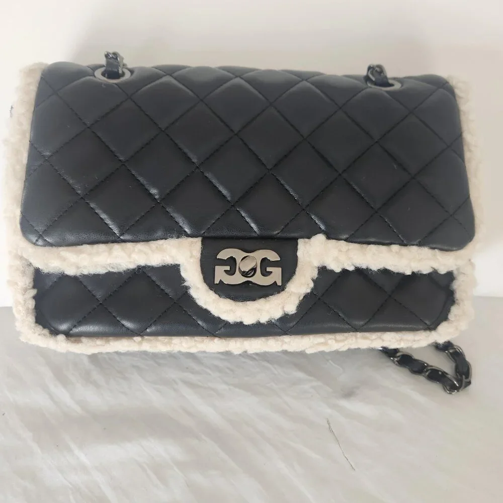 Gilda Paris Black and White quilted Fur edge Baguette with chain strap NWT - Picture 3 of 6
